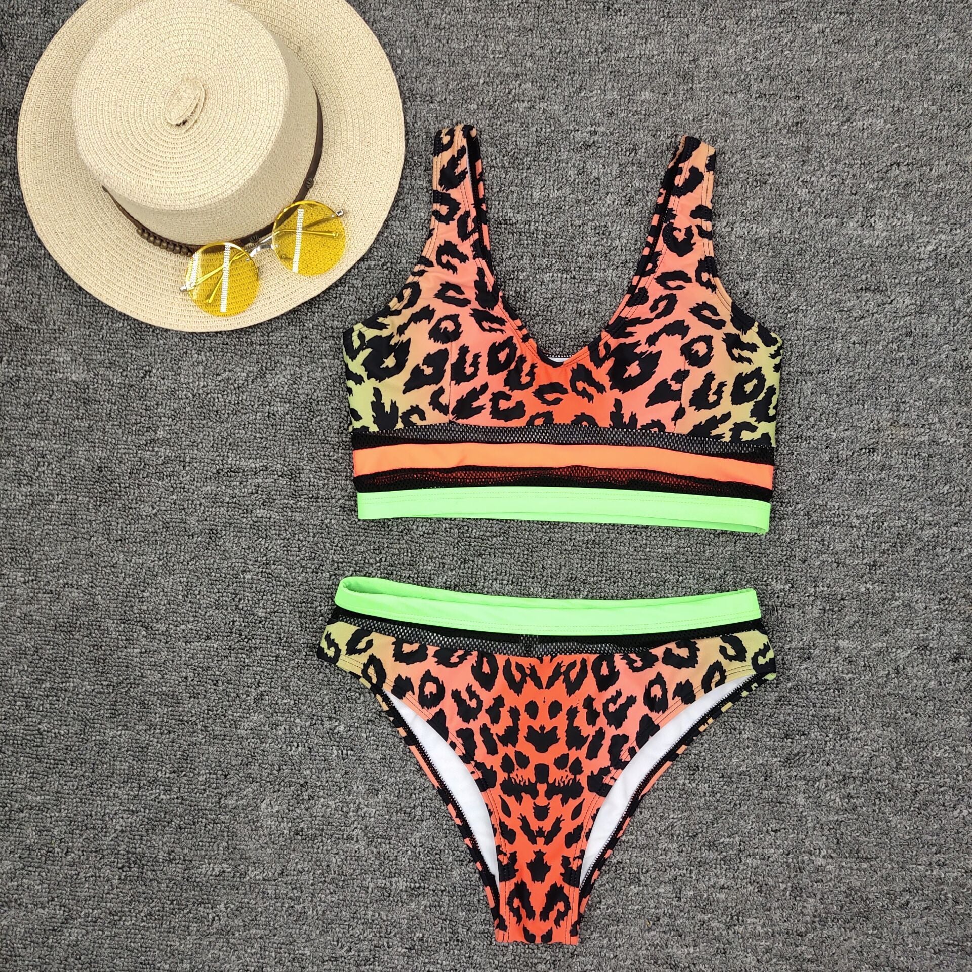 Biquíni de leopardo sexy para o estilo selvagem de praia de verão