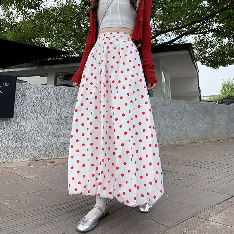 Falda de lunares rojos para juguetones atuendos de verano