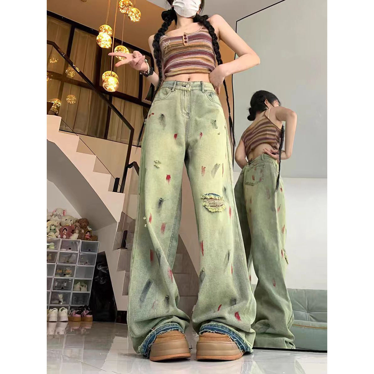 Dicat jeans kaki lebar dengan bakat artistik
