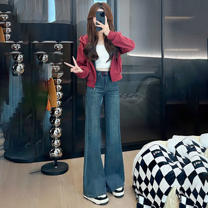 Jean évasé à la taille haute avec design élégant