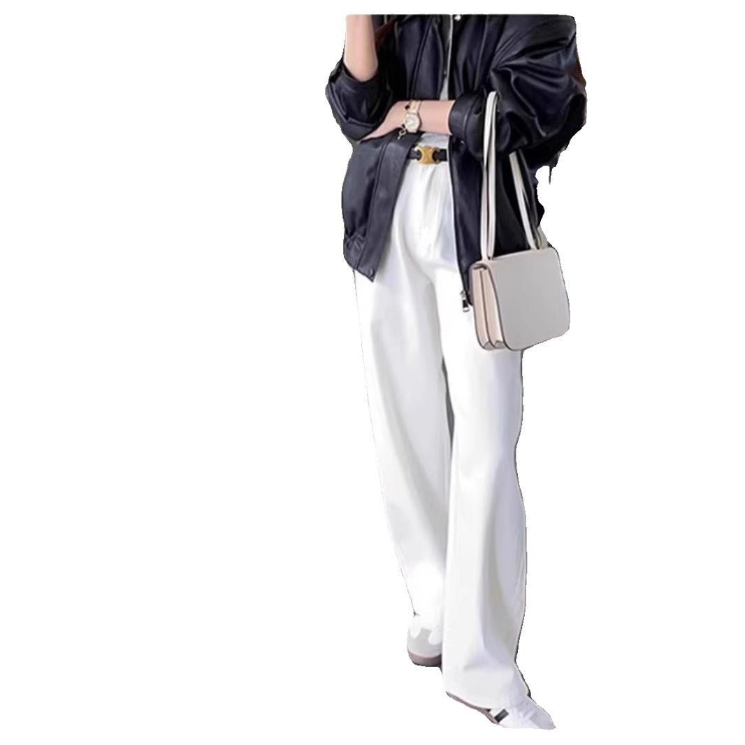 Jeans de perna larga branca e nítida com apelo feminino relaxado