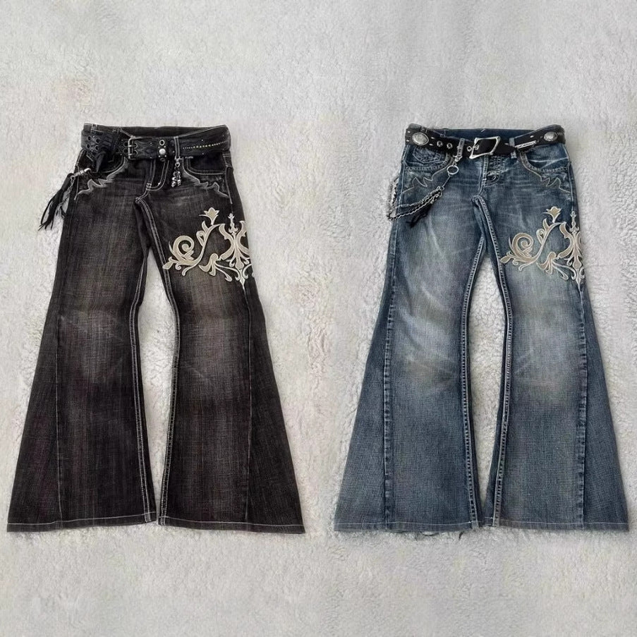 Jeans bordados com elegância costurada