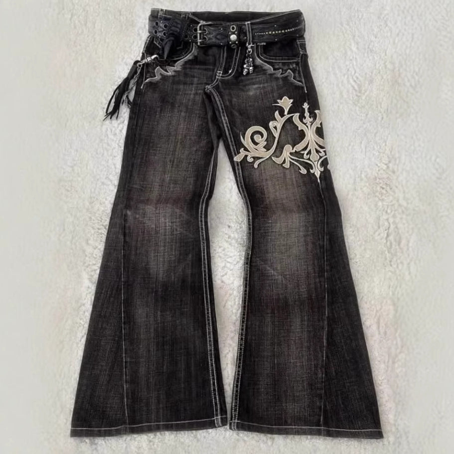 Jeans ricamati alla moda con eleganza cucita a macchina