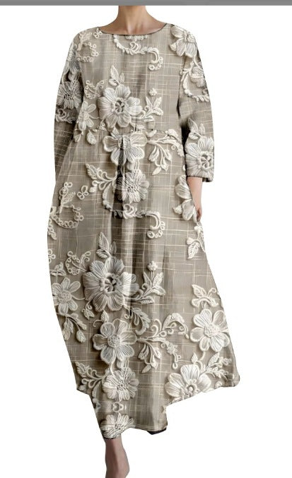 Kreatives Dreiviertelhülsenblumenkleid mit entspannter Silhouette