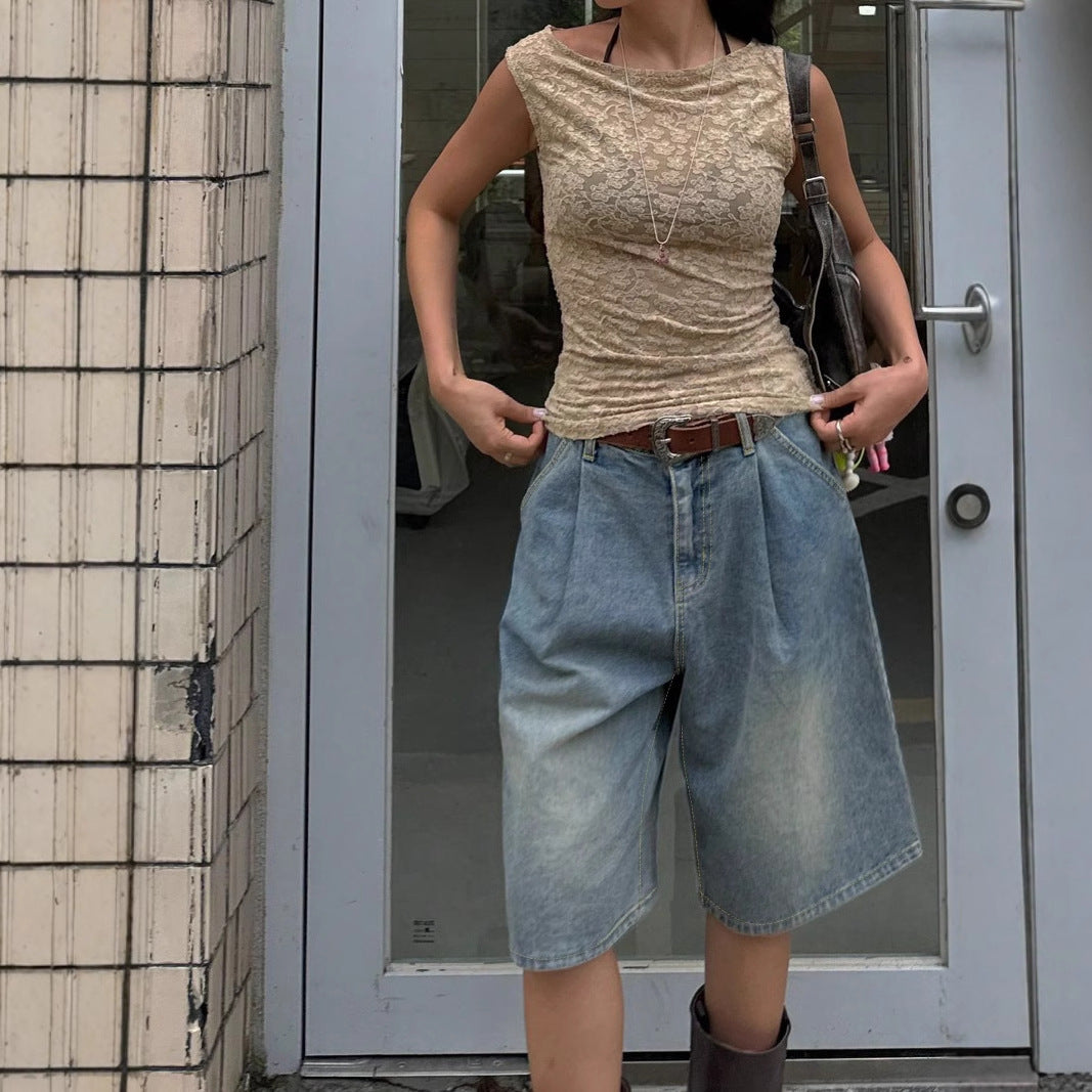 レトロなプリーツの広い足のデニムショーツは、ゆったりとした魅力を備えています