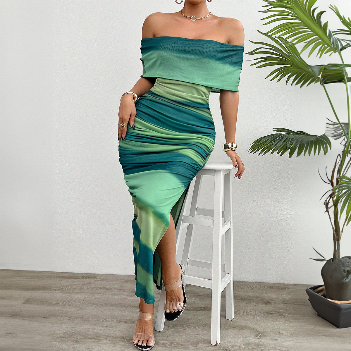 Contrast off-shoulder buisjurk met moderne elegantie