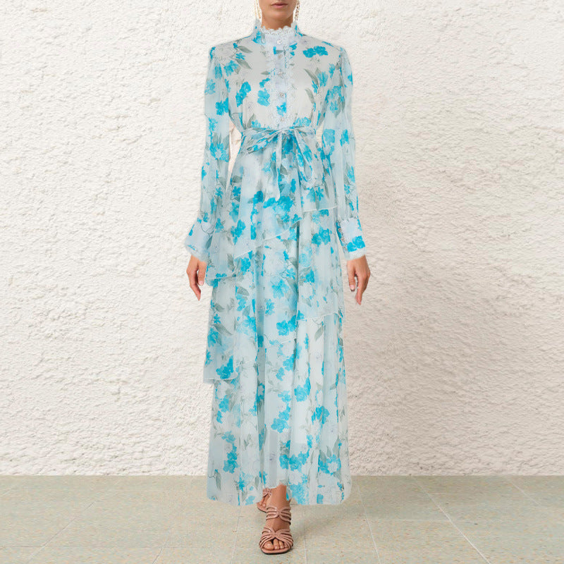 Gaun renda-racun mengacak-acak dengan pesona hemline yang tidak beraturan