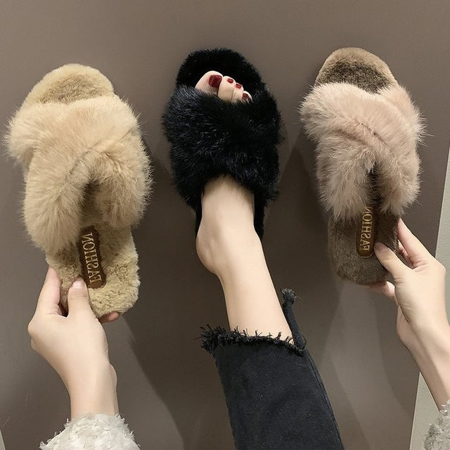 Sepatu sandal silang bulu fuzzy