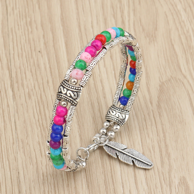 Pulseira multicolorida com contas