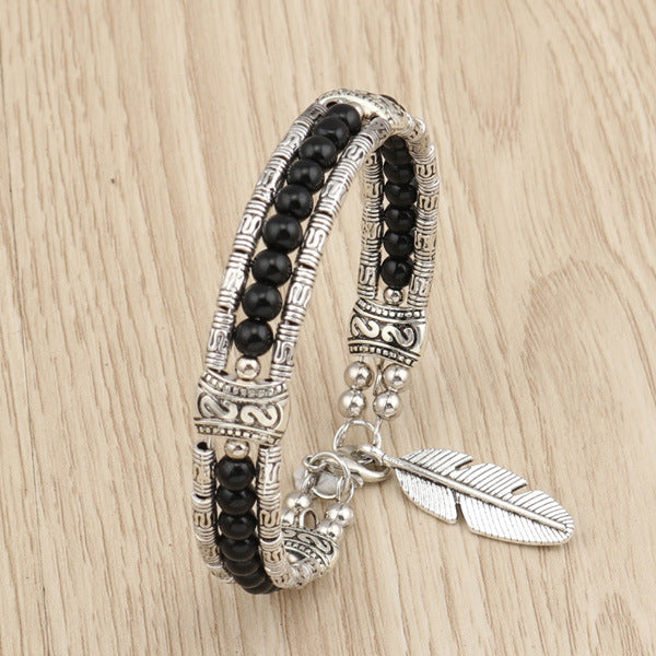 Pulseira multicolorida com contas