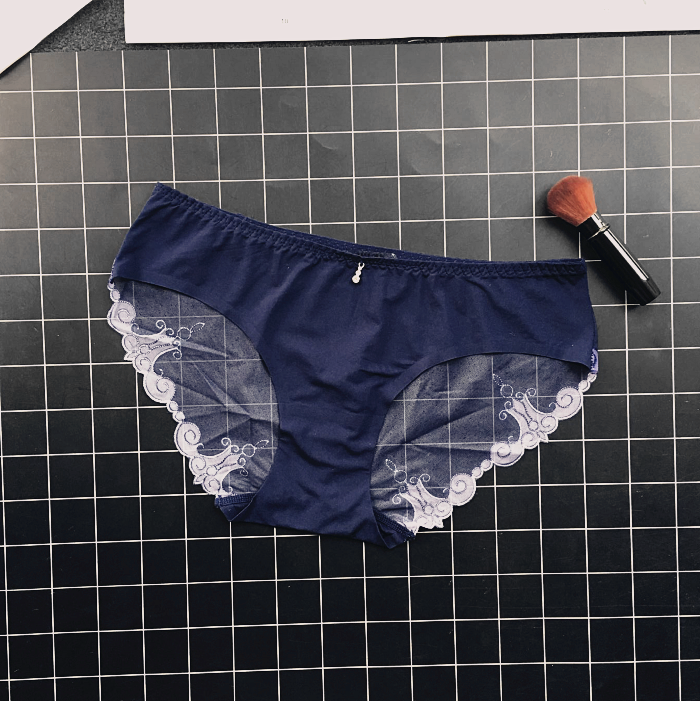 Flecos de encaje opaco simple con bragas joya