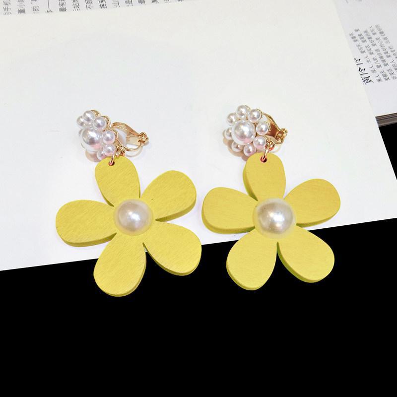 Pink Pearl Daisy Flower Earrings