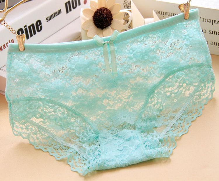 Panty hipster renda hitam mengacak -acak