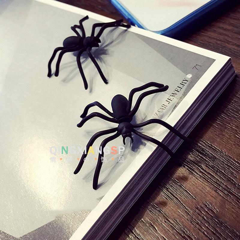 Spooky spider voor naar achteroor oorbellen