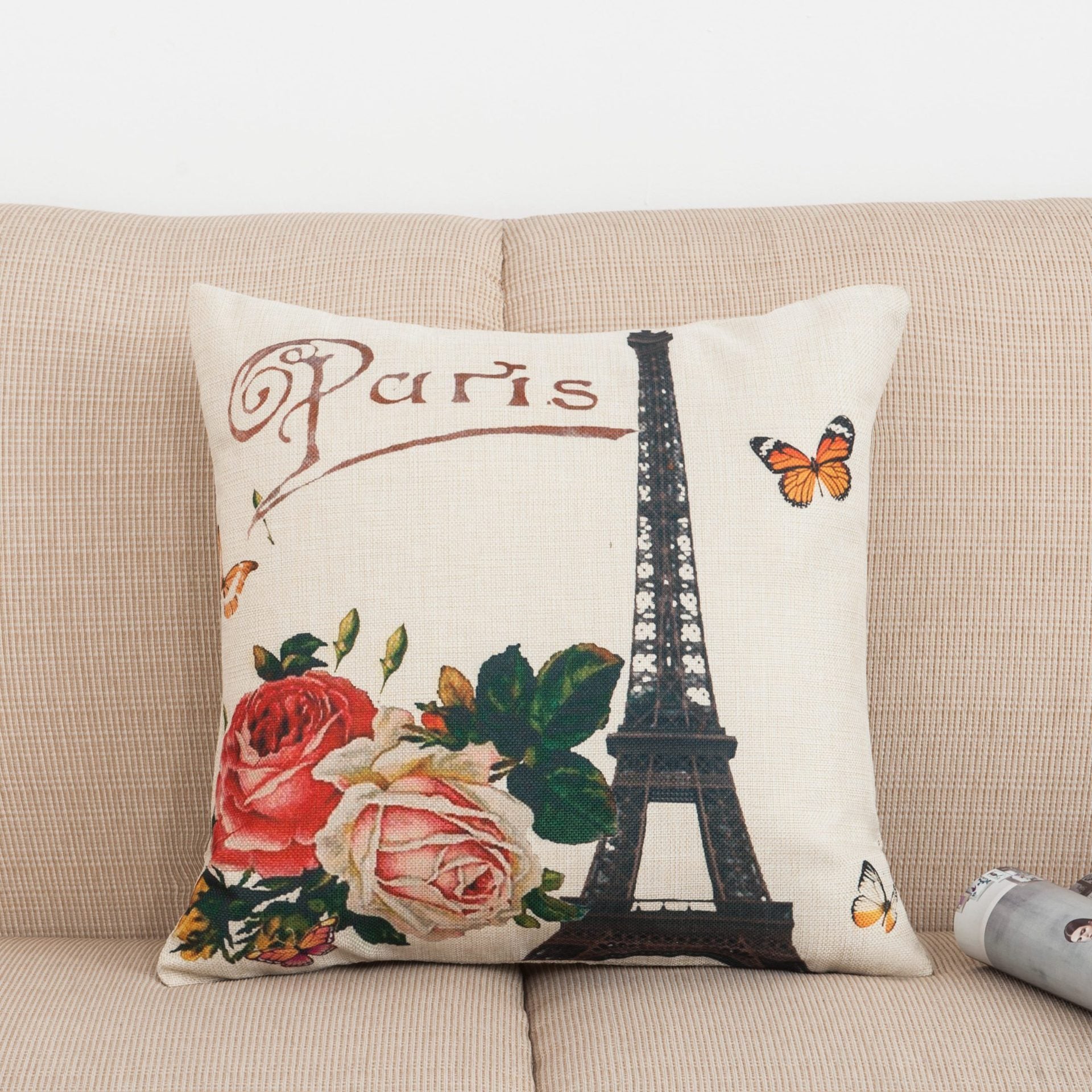 À Paris avec des couvertures d'oreiller imprimées d'amour